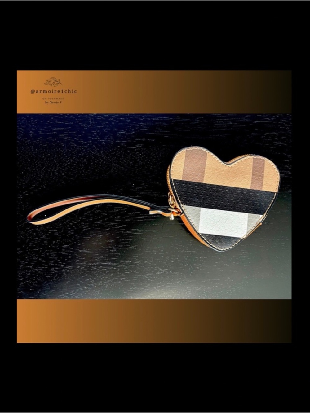 WRISTLET COIN PURSE | Heart-Shaped Plaid Pattern